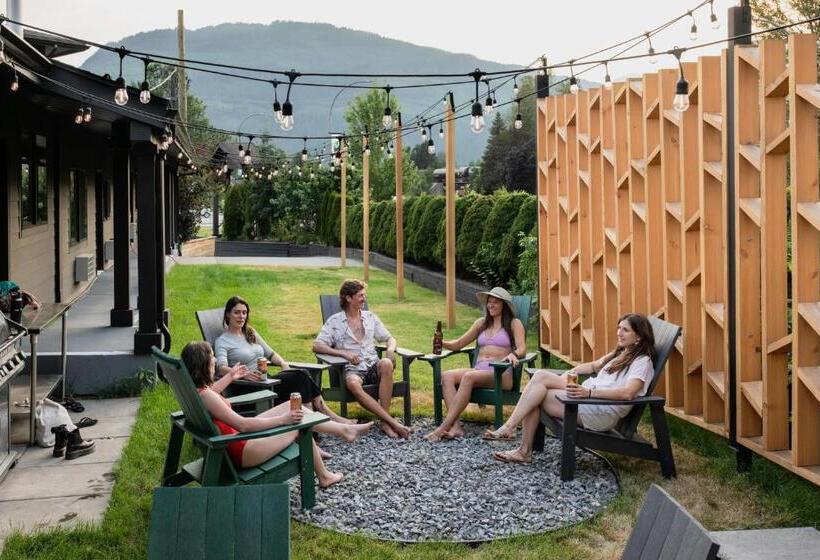 مُتل Vrge Revelstoke