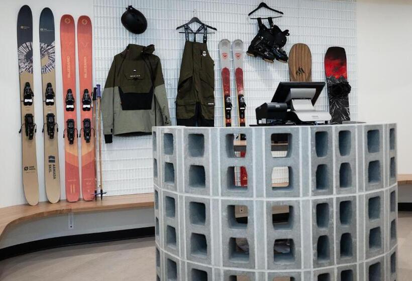 مُتل Vrge Revelstoke