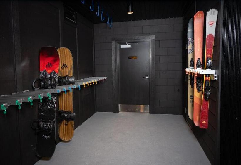 مُتل Vrge Revelstoke