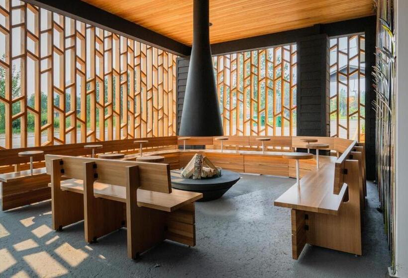 مُتل Vrge Revelstoke