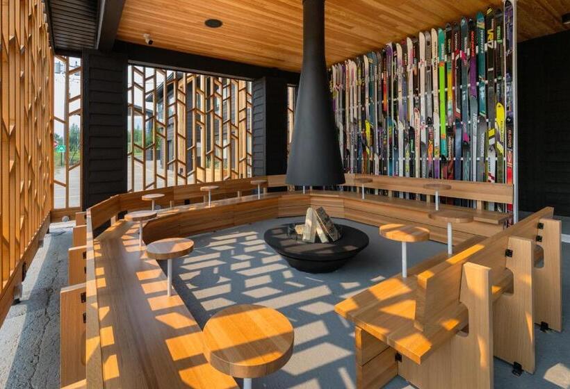 مُتل Vrge Revelstoke