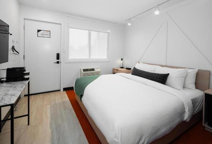 مُتل Vrge Revelstoke