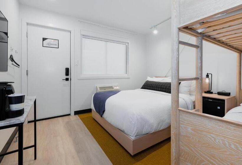 مُتل Vrge Revelstoke