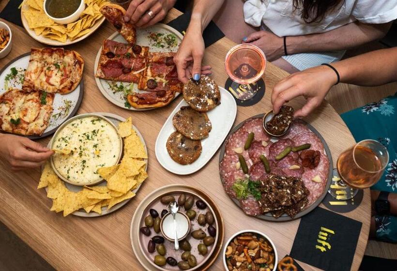 مُتل Vrge Revelstoke