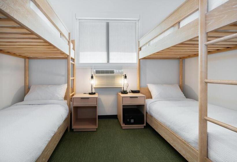 مُتل Vrge Revelstoke