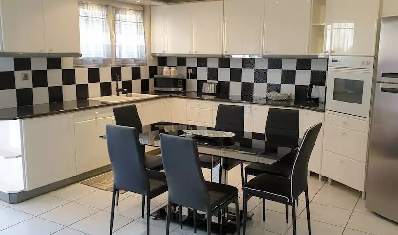 Majatalo Garden Square Inn