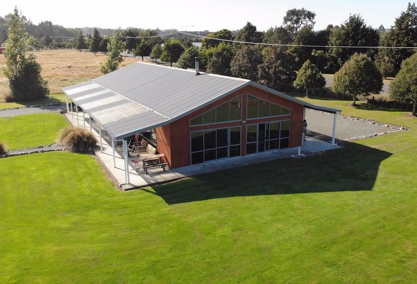 فندق صغير Bob & Maxine S Backpackers