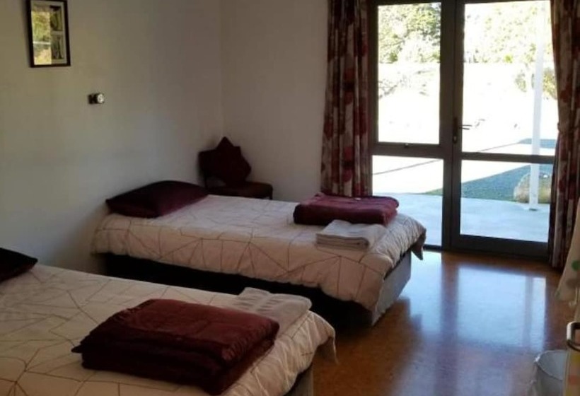 فندق صغير Bob & Maxine S Backpackers