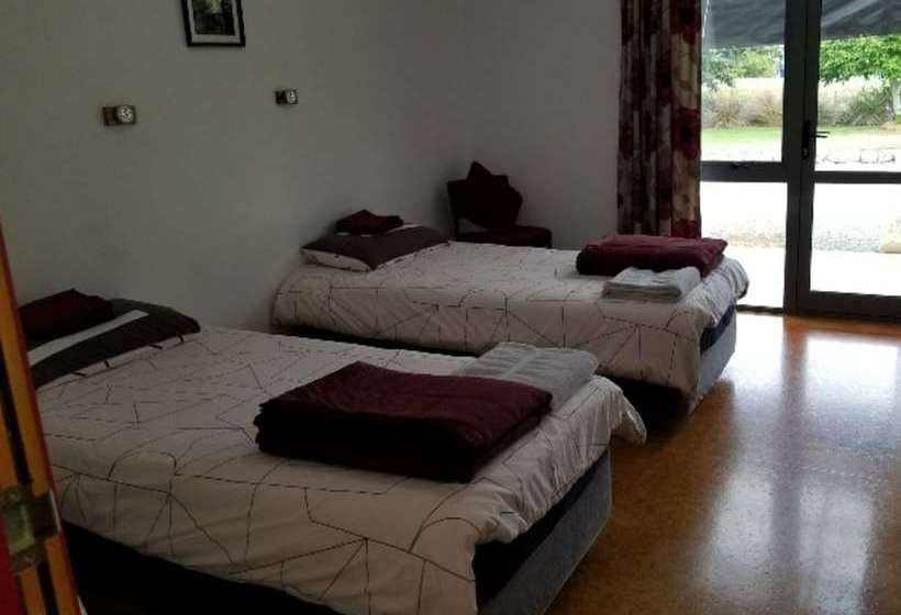 فندق صغير Bob & Maxine S Backpackers