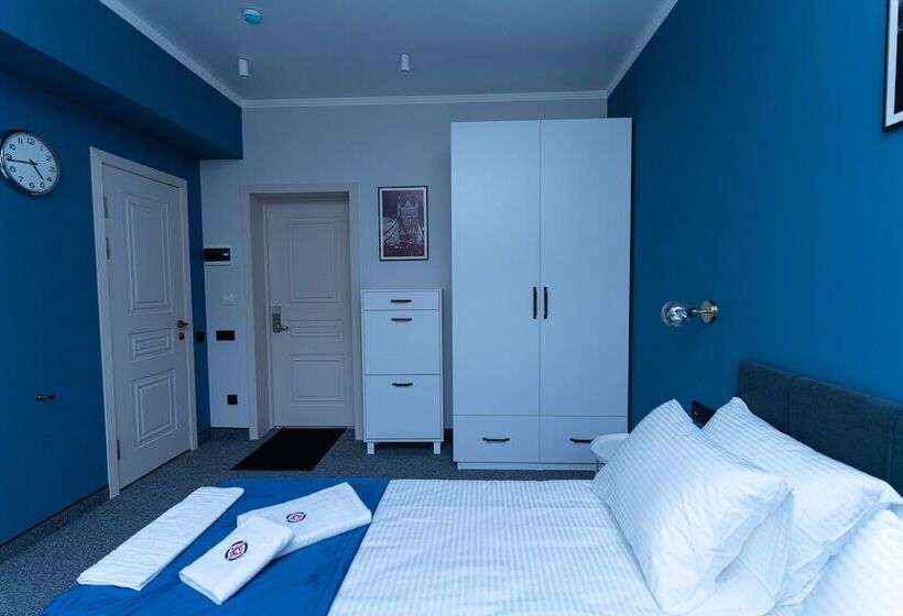 Отель Continent