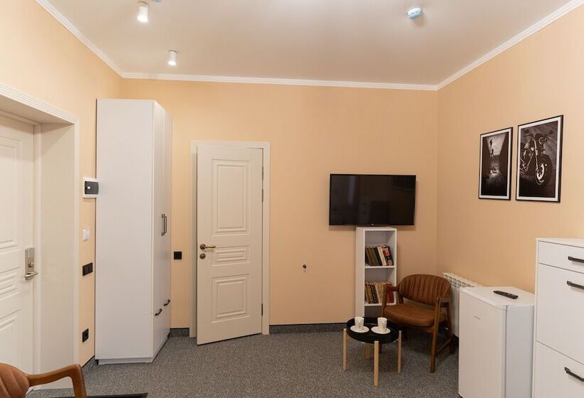 Отель Continent