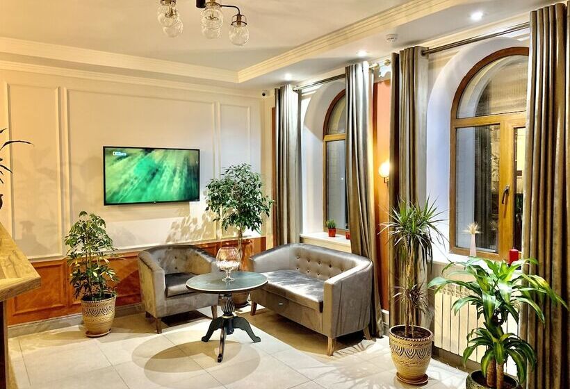 Отель Continent