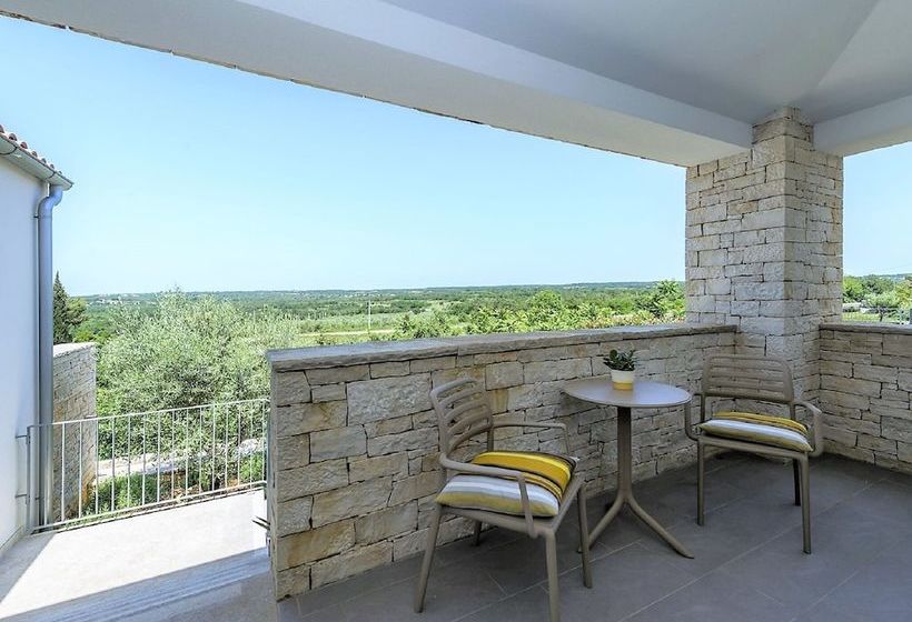 Luxury Villa With Infinity Swimming Pool, Outdoor Hot Tub & Garden