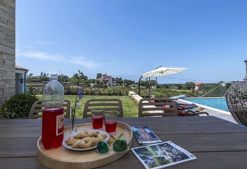 Luxury Villa With Infinity Swimming Pool, Outdoor Hot Tub & Garden