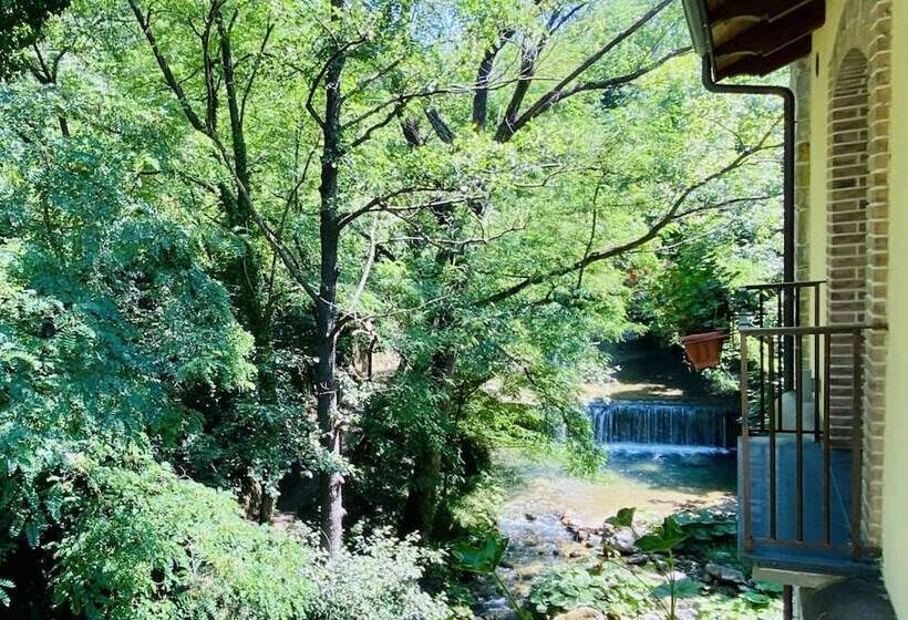 ペンション Campagna Waterfalls View Suites