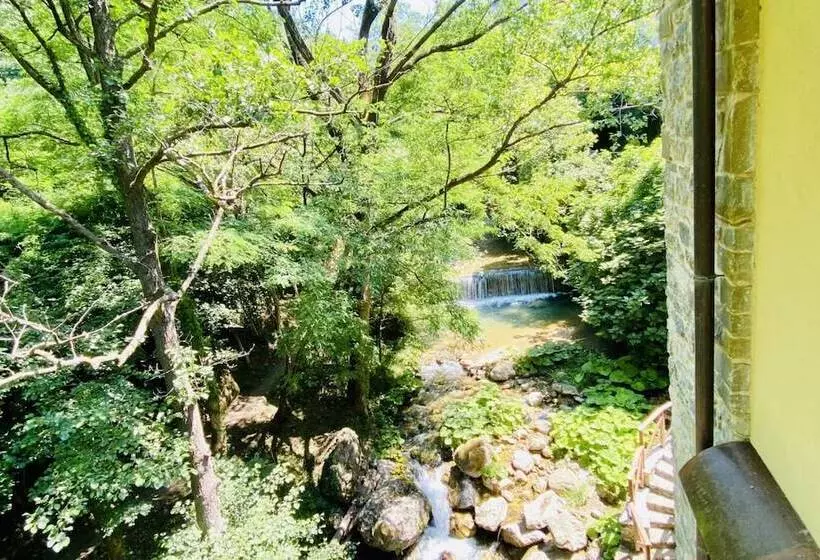 Majatalo Campagna Waterfalls View Suites