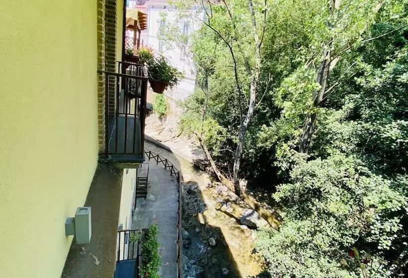 Majatalo Campagna Waterfalls View Suites