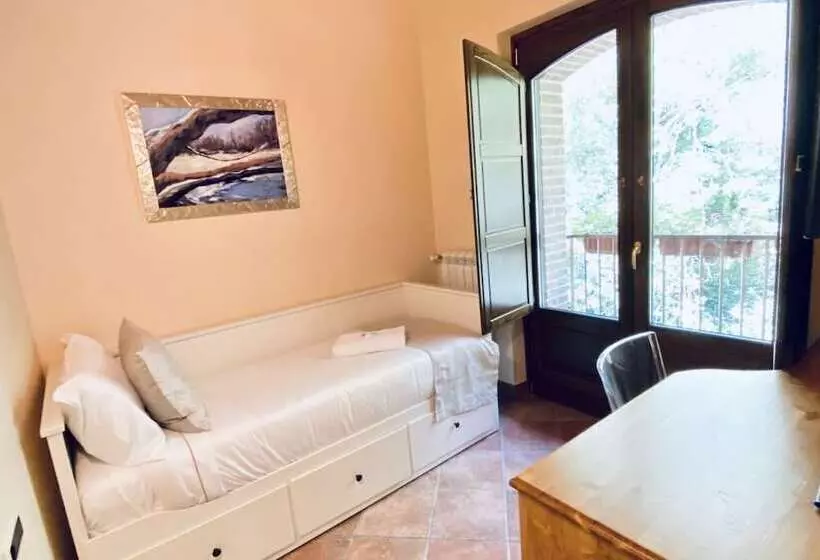 Majatalo Campagna Waterfalls View Suites