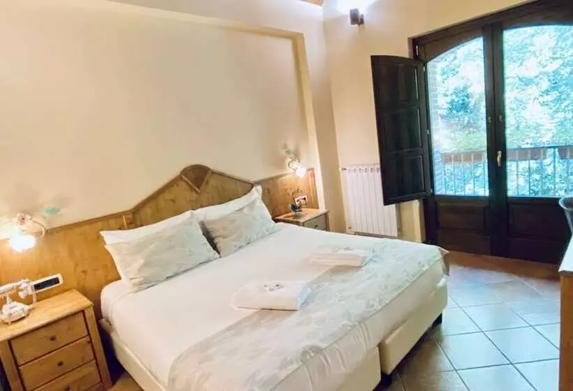 Majatalo Campagna Waterfalls View Suites