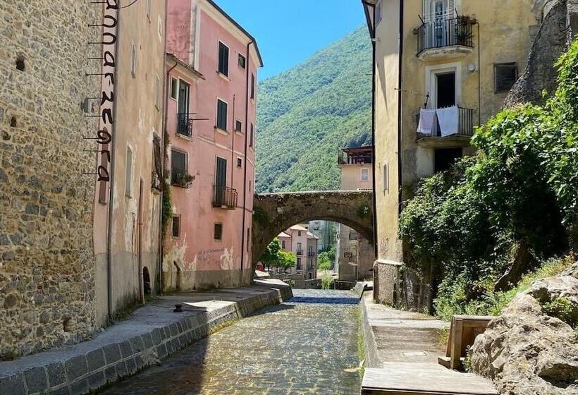 ペンション Campagna Waterfalls View Suites