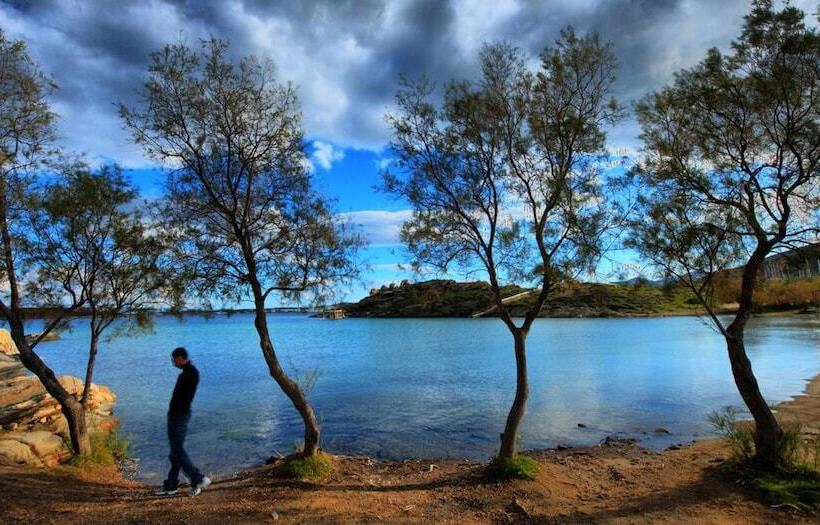 پانسیون Omilos Beachfront House