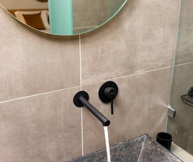 پانسیون Omilos Beachfront House