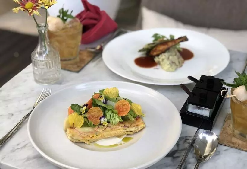 Отель Grand Seminyak   Lifestyle Boutique Bali Resort