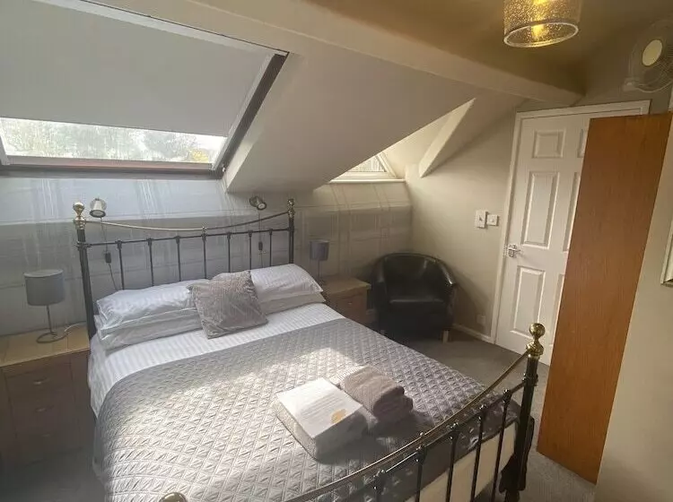 호텔 Autumn Leaves Guest House