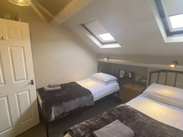 호텔 Autumn Leaves Guest House