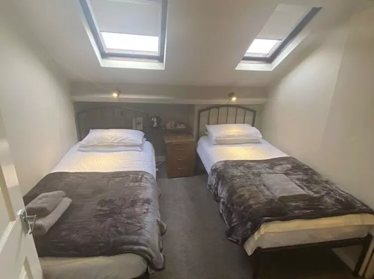 호텔 Autumn Leaves Guest House