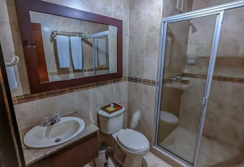 هتل Charlotte Suite 26