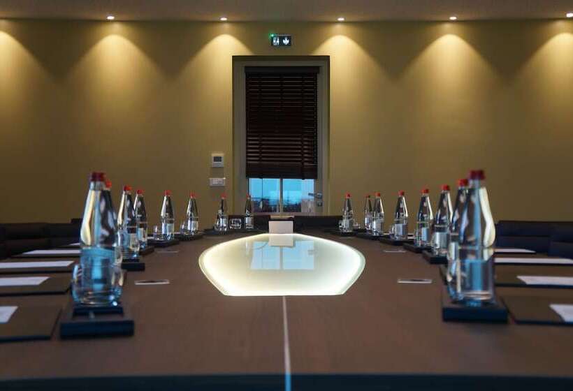 호텔 Château D Augerville Golf & Spa Resort