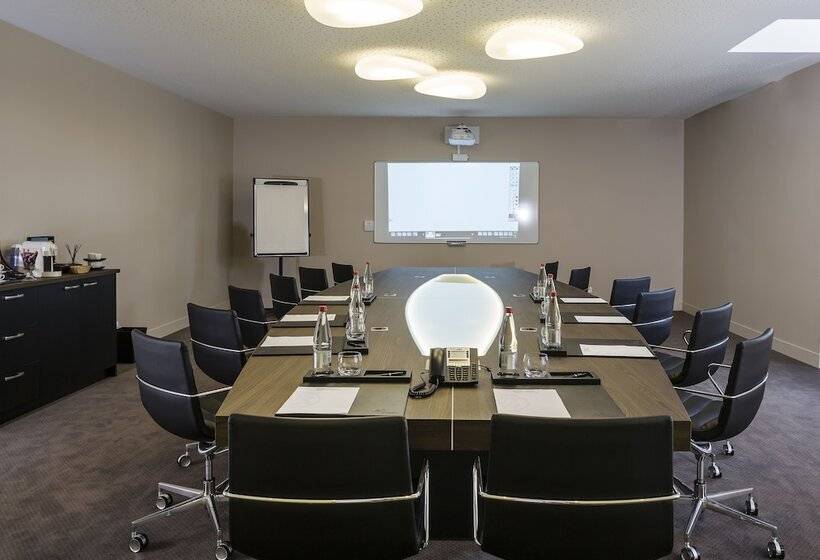 호텔 Château D Augerville Golf & Spa Resort