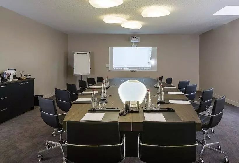 בית מלון כפרי Château D Augerville Golf & Spa Resort