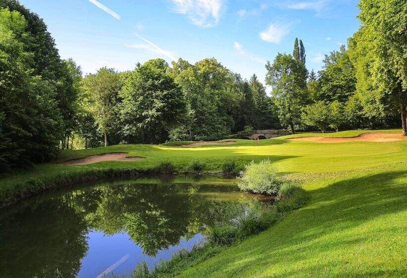 호텔 Château D Augerville Golf & Spa Resort