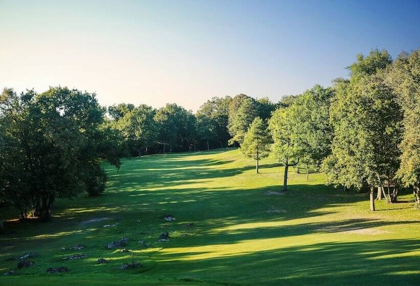 호텔 Château D Augerville Golf & Spa Resort