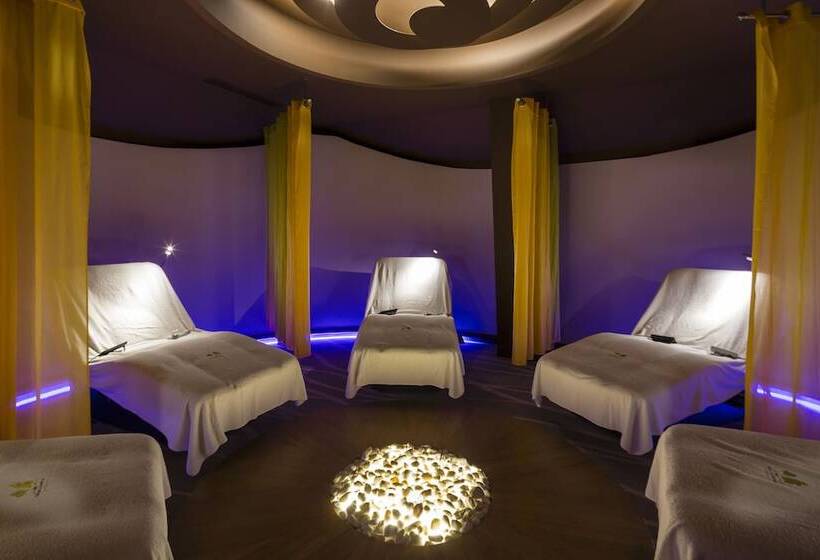 호텔 Château D Augerville Golf & Spa Resort