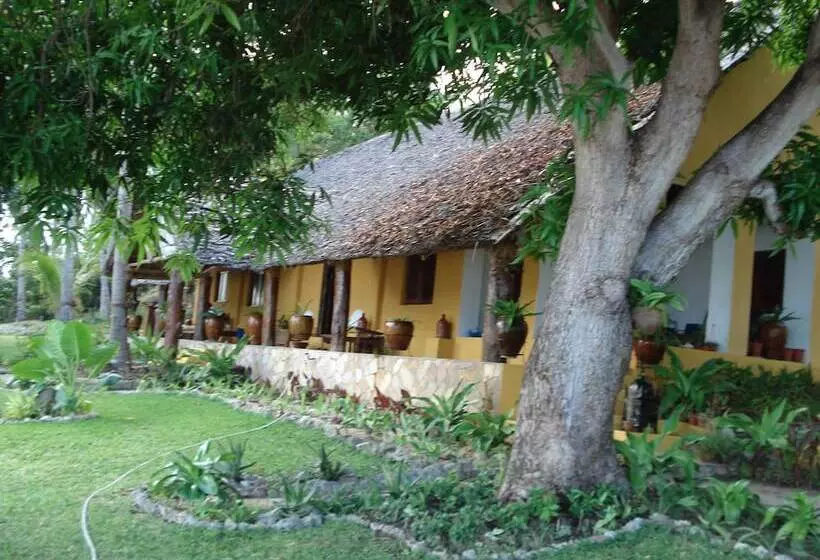 هتل Kinasi Lodge