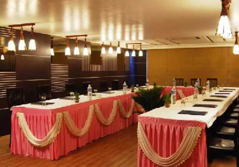ホテル Pradhyuman Lords Inn