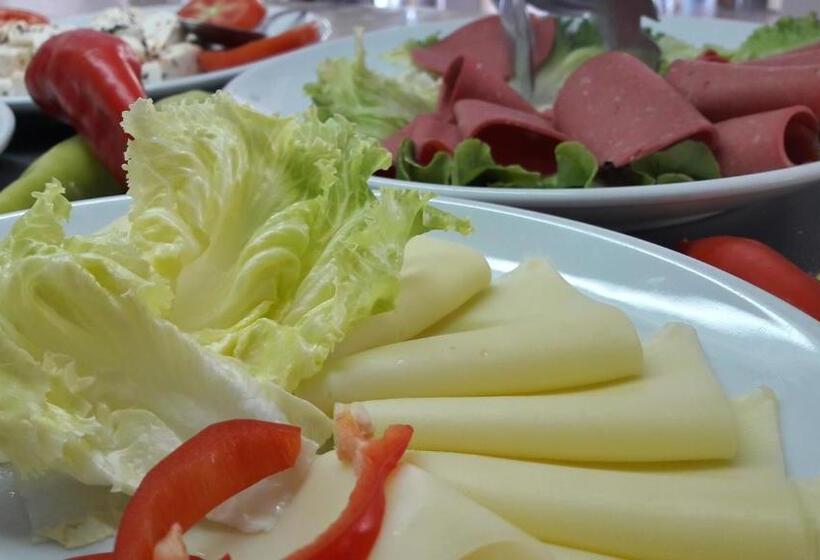 בית מלון כפרי Rebin Beach