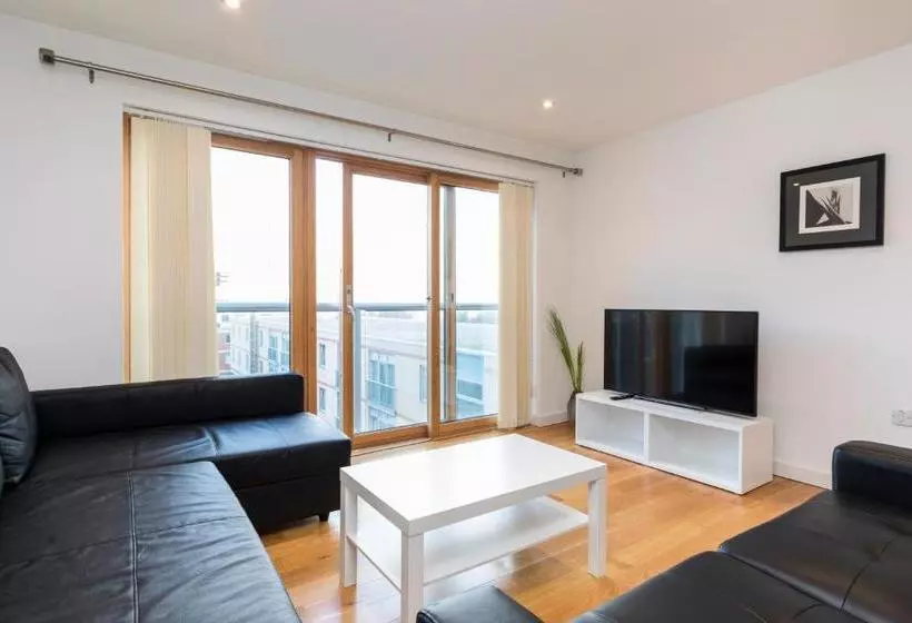 East Croydon Apartments   Just 3 Mins Walk To East Croydon Station