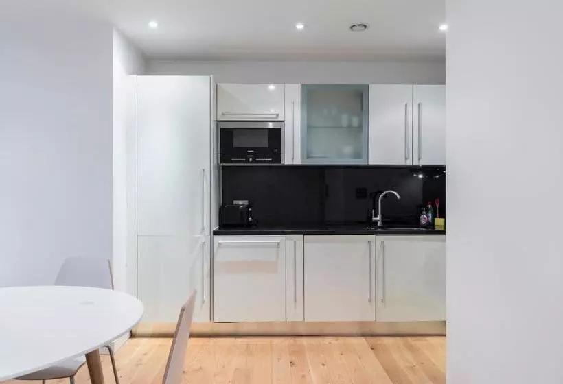 East Croydon Apartments   Just 3 Mins Walk To East Croydon Station