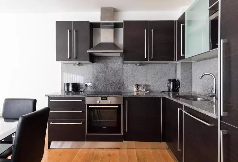 East Croydon Apartments   Just 3 Mins Walk To East Croydon Station
