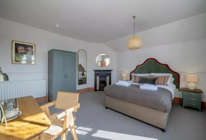 The Railway Hotel Worthing