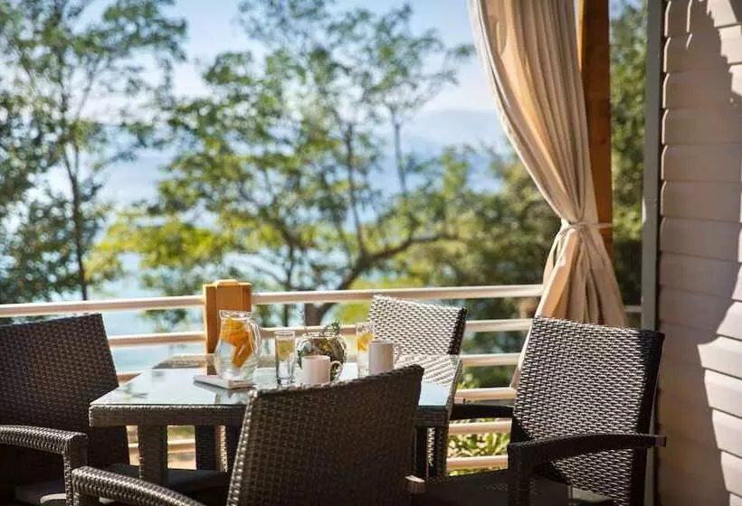 هتل Aminess Style Glamping Villas & Holiday Homes Atea