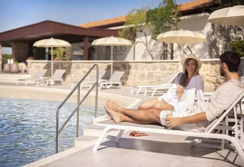 هتل Aminess Style Glamping Villas & Holiday Homes Atea