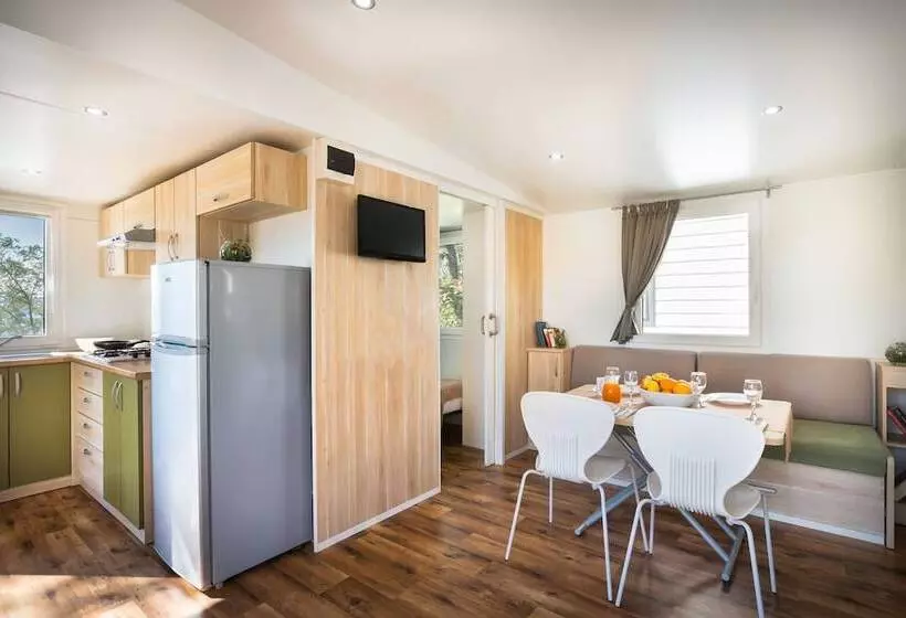 هتل Aminess Style Glamping Villas & Holiday Homes Atea