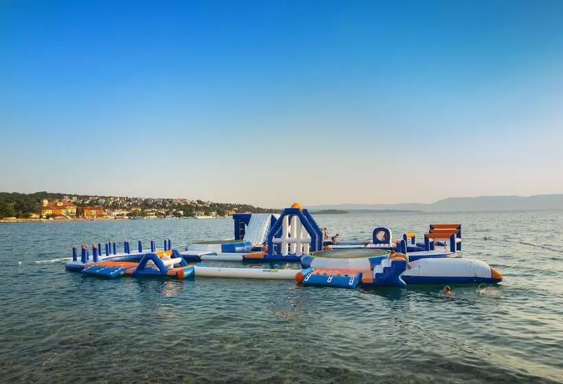 هتل Aminess Style Glamping Villas & Holiday Homes Atea