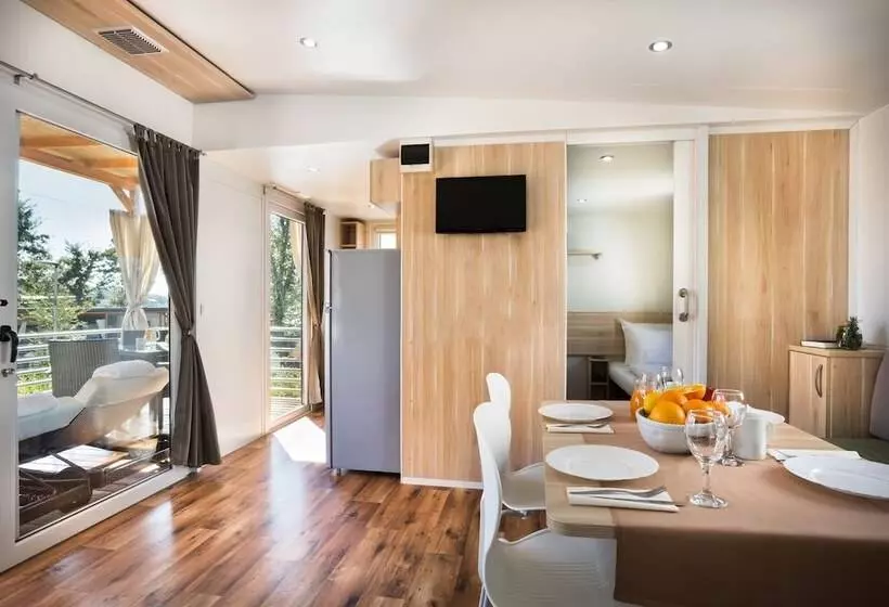 هتل Aminess Style Glamping Villas & Holiday Homes Atea