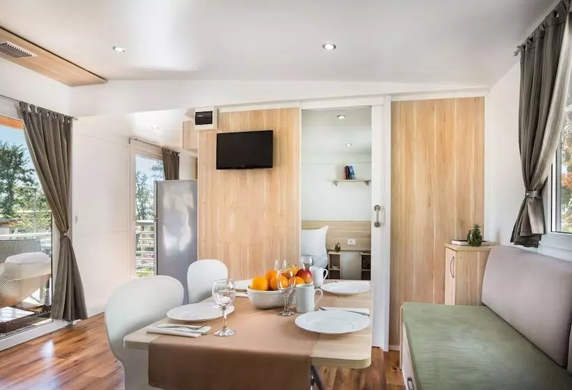 هتل Aminess Style Glamping Villas & Holiday Homes Atea